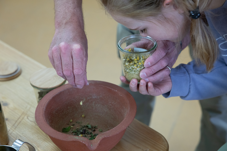 R&ouml;mische Salben und Zahnpulver herstellen