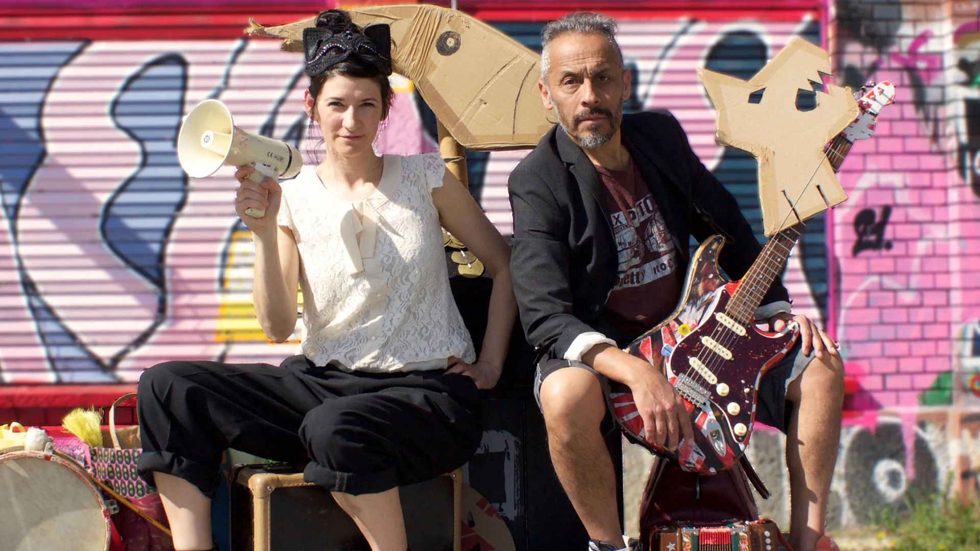 Chinds&ndash;Ch&ouml;pf: Toto, Laura und die Stadtmusikant:innen